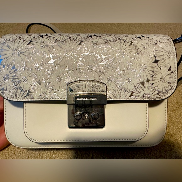 White and silver Michael Kors purse - Picture 2 of 6